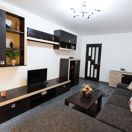 Апартаменти Apartament Feelmount Буштені Екстер'єр фото