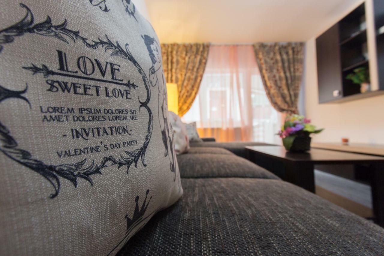 Апартаменти Apartament Feelmount Буштені Екстер'єр фото