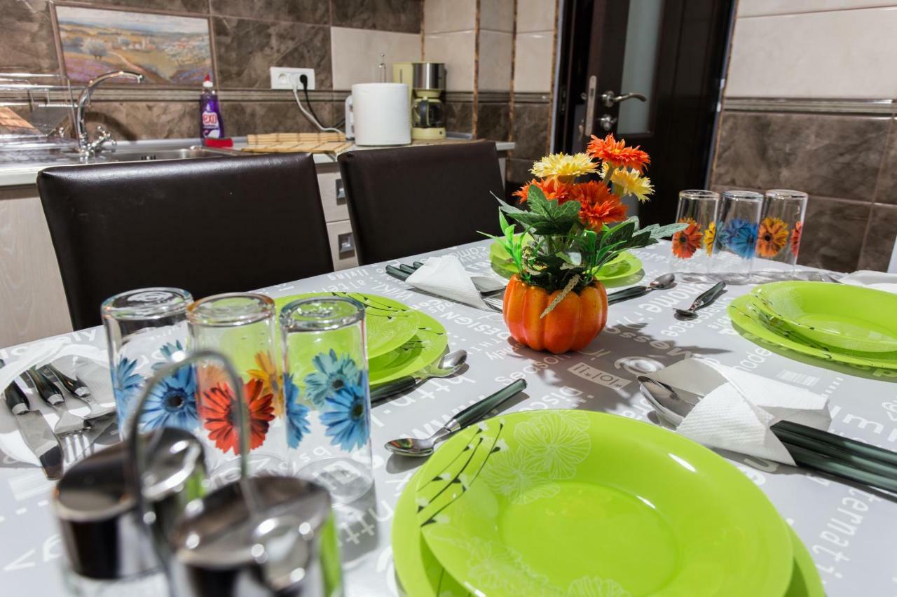 Апартаменти Apartament Feelmount Буштені Екстер'єр фото