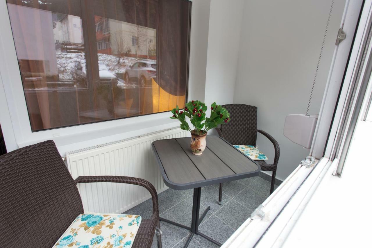 Апартаменти Apartament Feelmount Буштені Екстер'єр фото