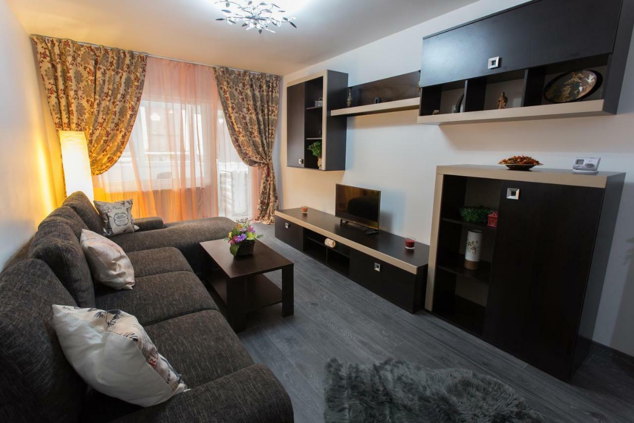 Апартаменти Apartament Feelmount Буштені Екстер'єр фото