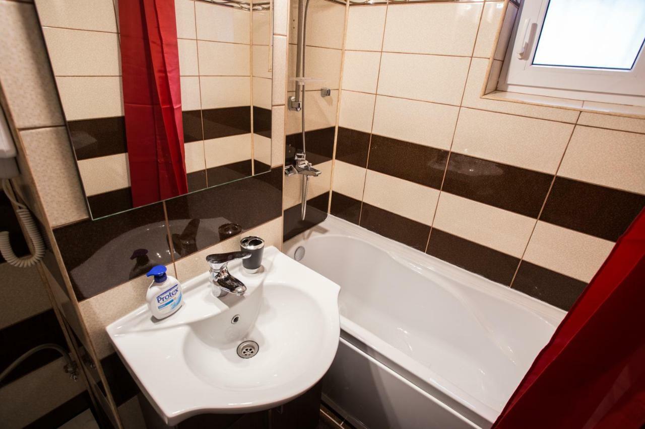 Апартаменти Apartament Feelmount Буштені Екстер'єр фото