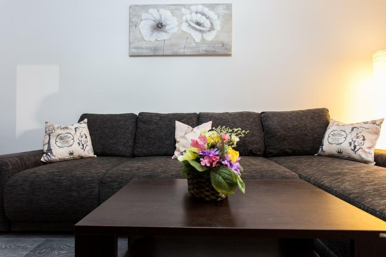 Апартаменти Apartament Feelmount Буштені Екстер'єр фото