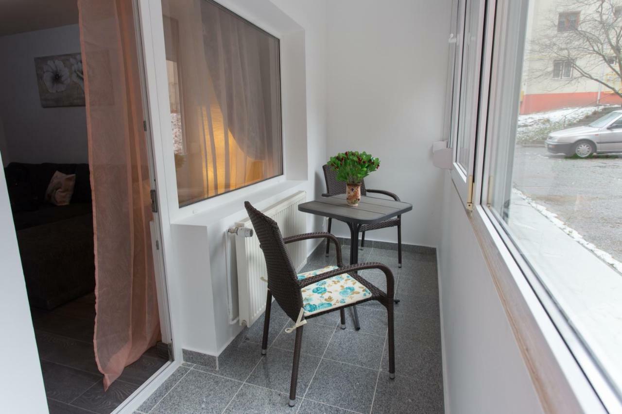 Апартаменти Apartament Feelmount Буштені Екстер'єр фото