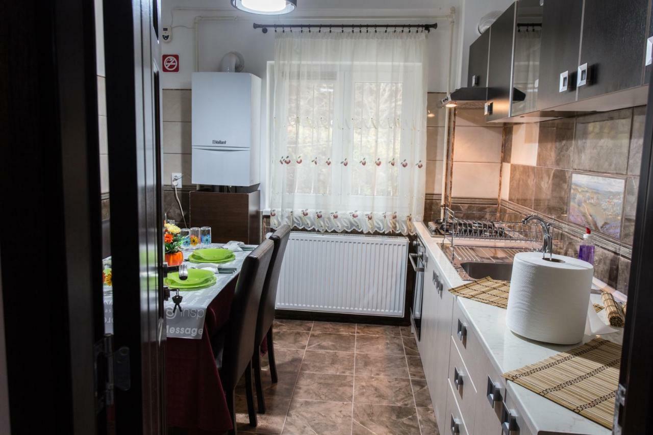 Апартаменти Apartament Feelmount Буштені Екстер'єр фото