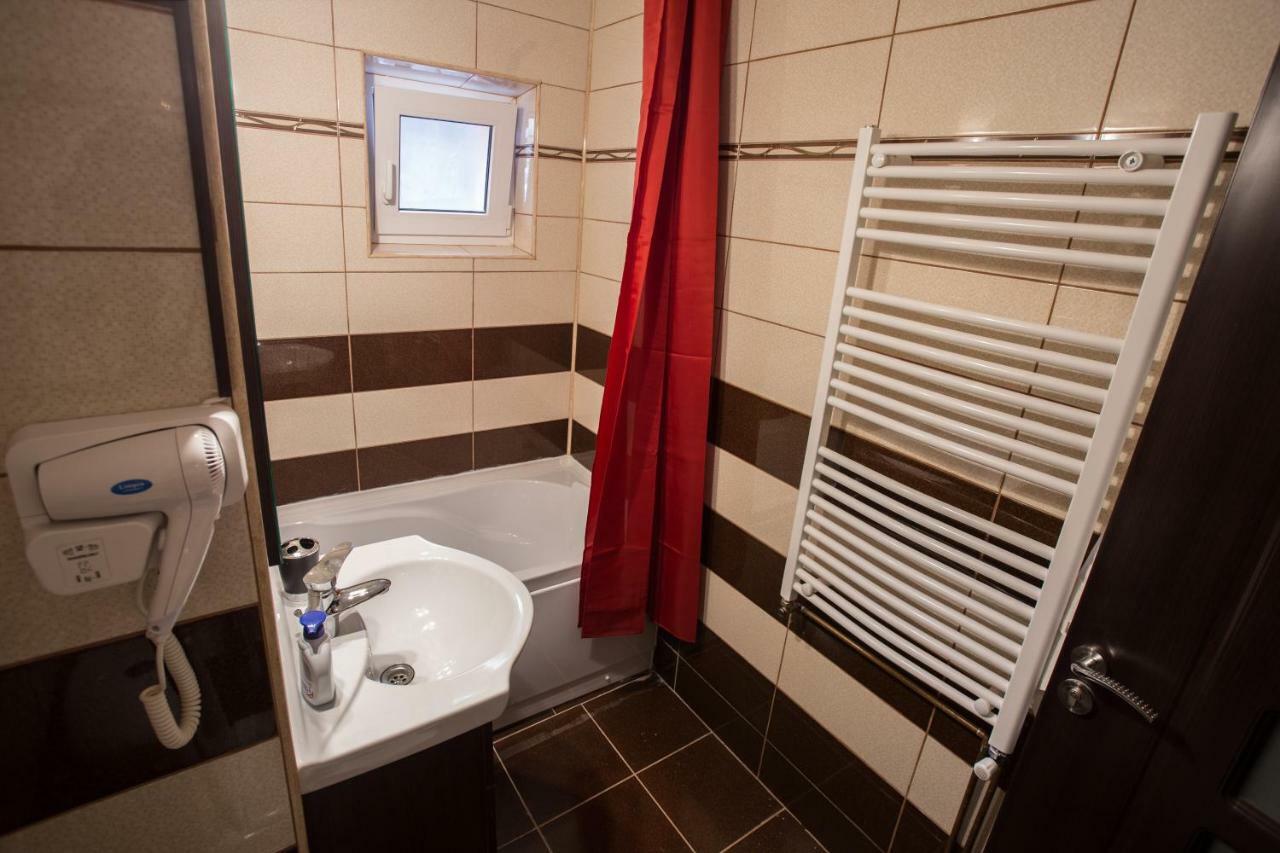 Апартаменти Apartament Feelmount Буштені Екстер'єр фото