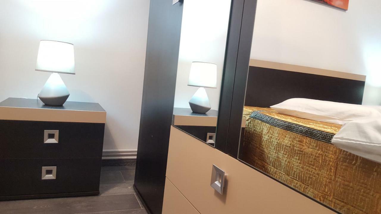 Апартаменти Apartament Feelmount Буштені Екстер'єр фото