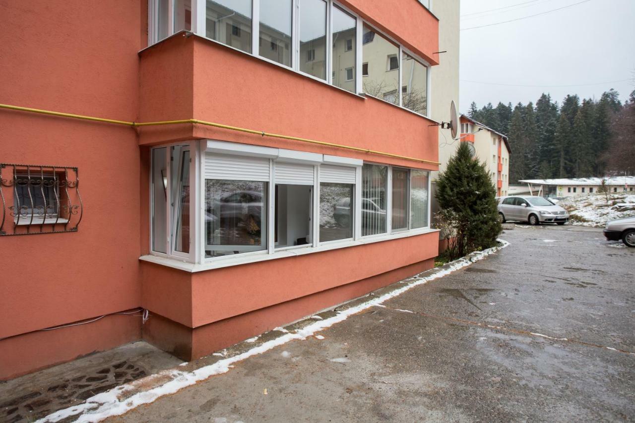 Апартаменти Apartament Feelmount Буштені Екстер'єр фото