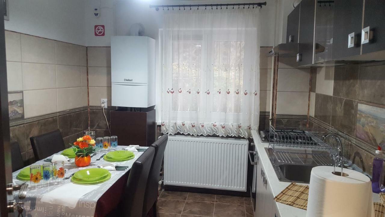 Апартаменти Apartament Feelmount Буштені Екстер'єр фото