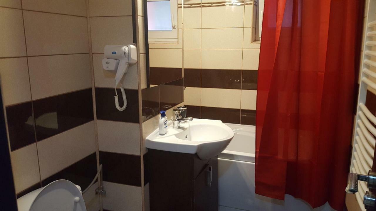 Апартаменти Apartament Feelmount Буштені Екстер'єр фото