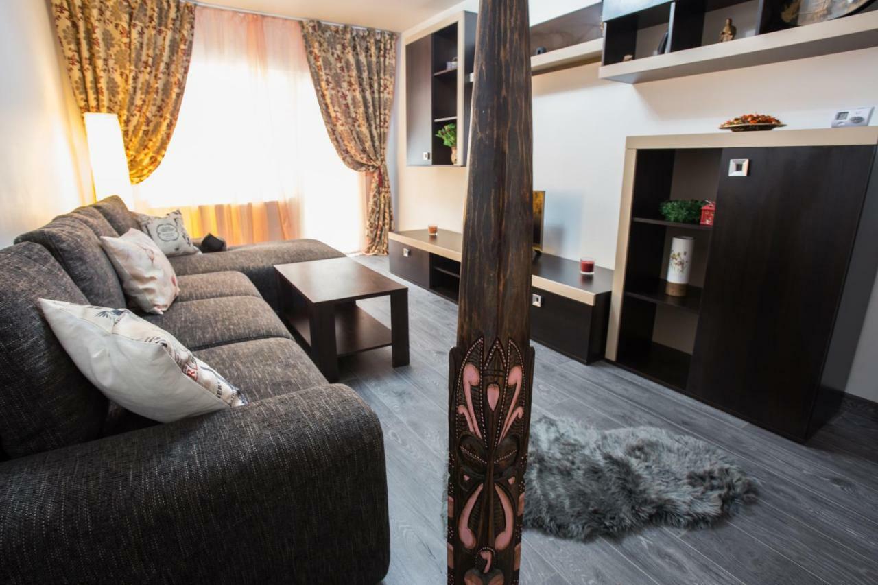 Апартаменти Apartament Feelmount Буштені Екстер'єр фото